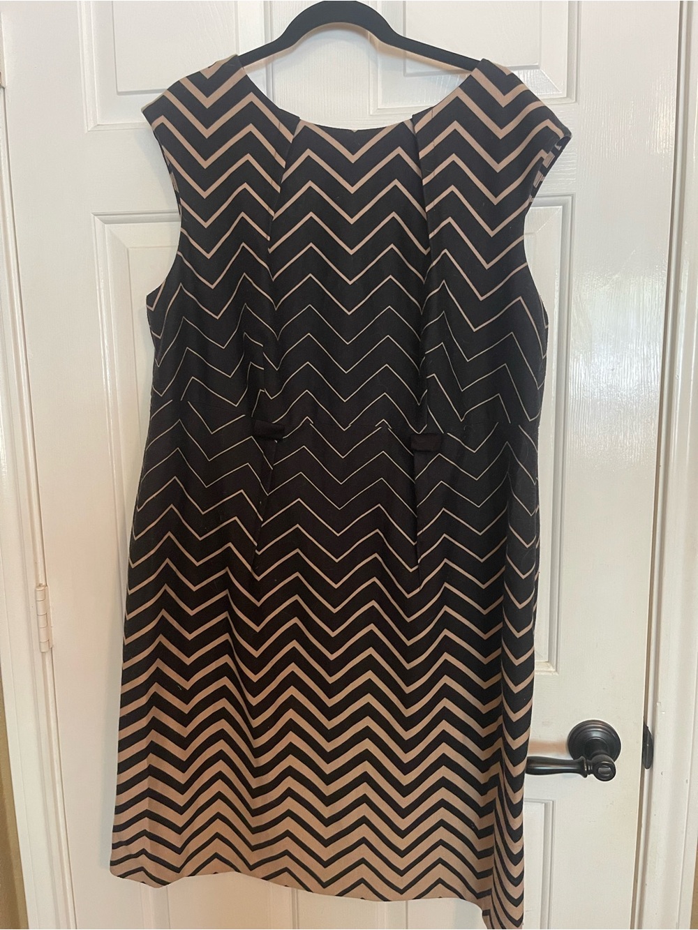 Dress Barn Black and Beige Chevron Cap-Sleeve Shift Dress